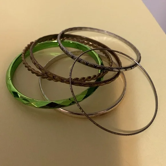 Six bracelets - Picture 5 of 6